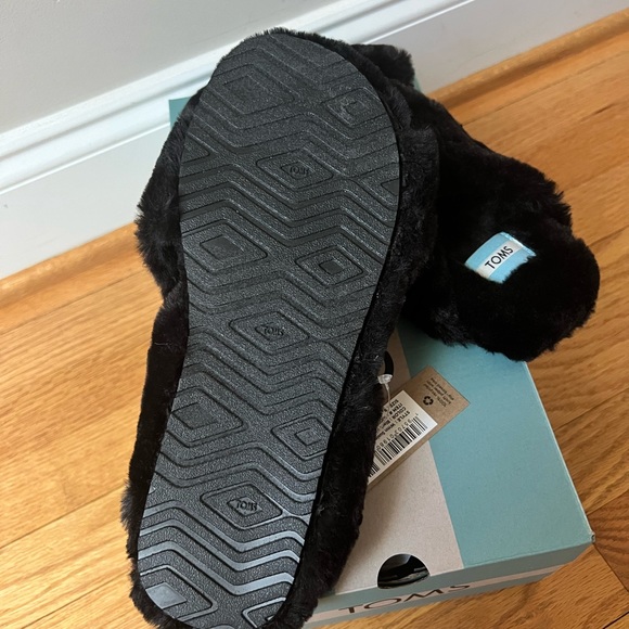 Toms slippers (new) - Picture 6 of 7